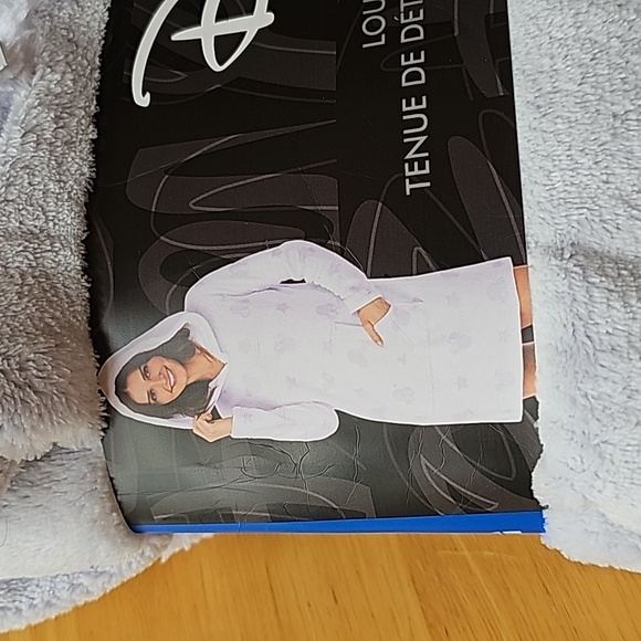 Disney Mickey and Minnie Lounger with Hood, Size Large, pale purple. - Picture 3 of 5